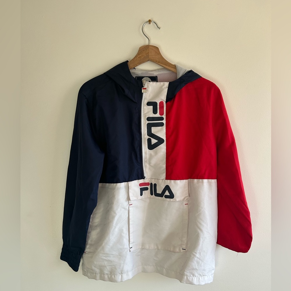 ✨SOLD✨Vintage L FILA windbreaker jacket unisex